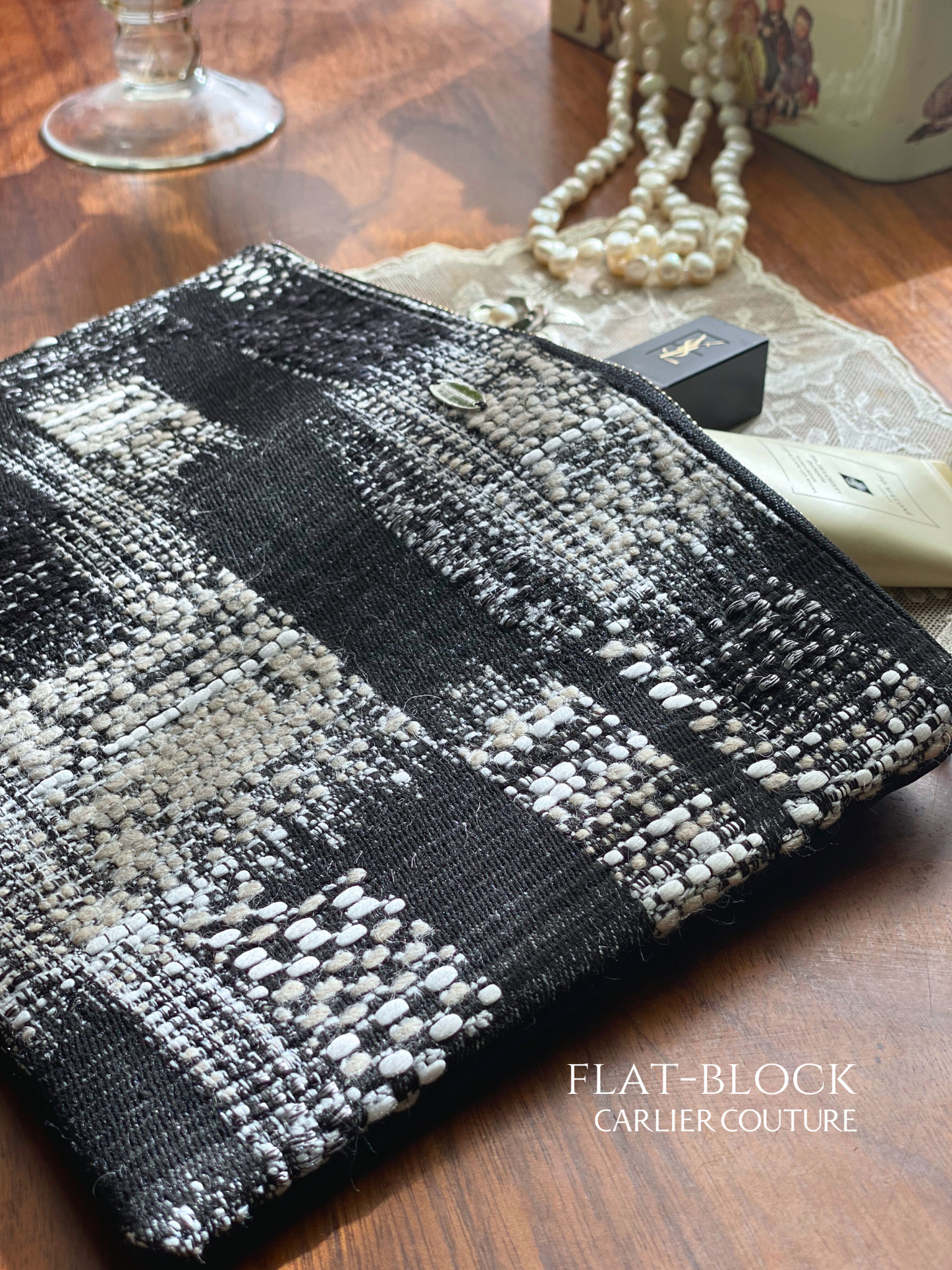 【即納品】イタリア製ブロック柄ツイードのポーチ・Flat【現品限り】