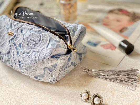 【即納品】エンブロイダリーレースのポーチ・Grand・Flat【ベビーブルー】