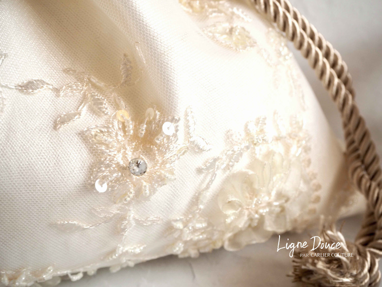 【即納品】ビーズ刺繍レース・バックとティッシュポーチのセット【2 way】