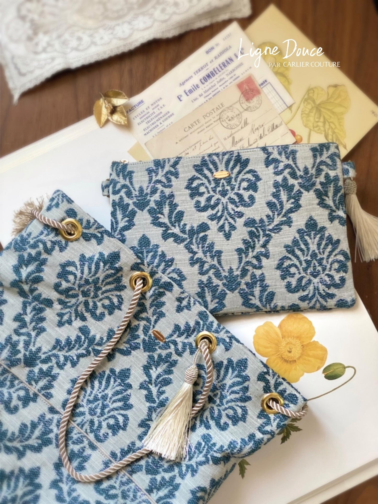 [Page réservée uniquement] Pochette jacquard confectionnée en Italie [Motif damassé/bleu]