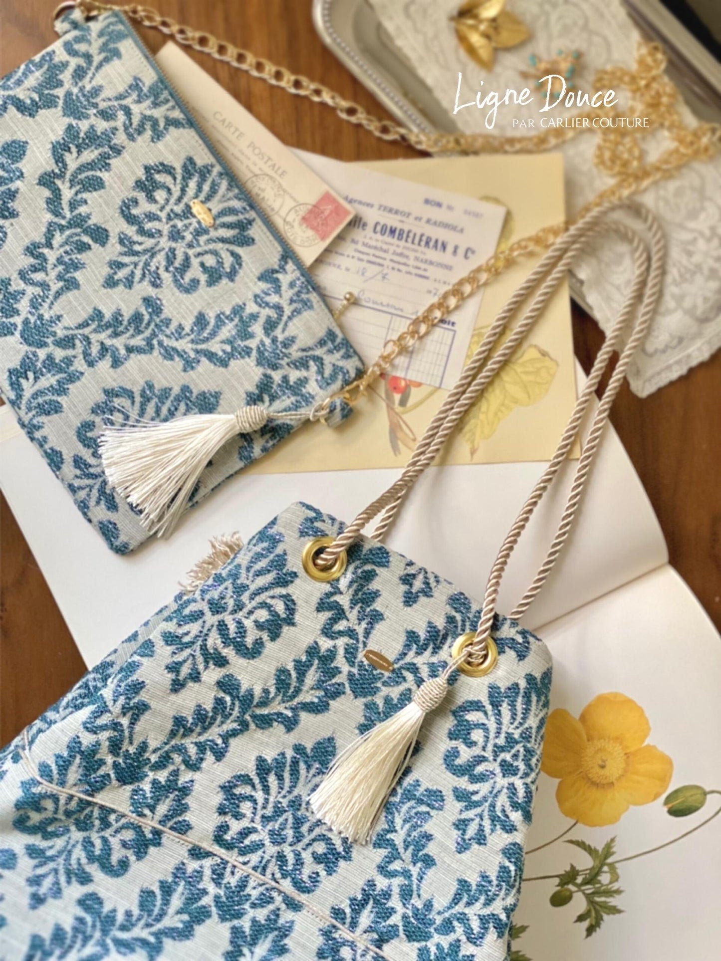 [Page réservée uniquement] Pochette jacquard confectionnée en Italie [Motif damassé/bleu]