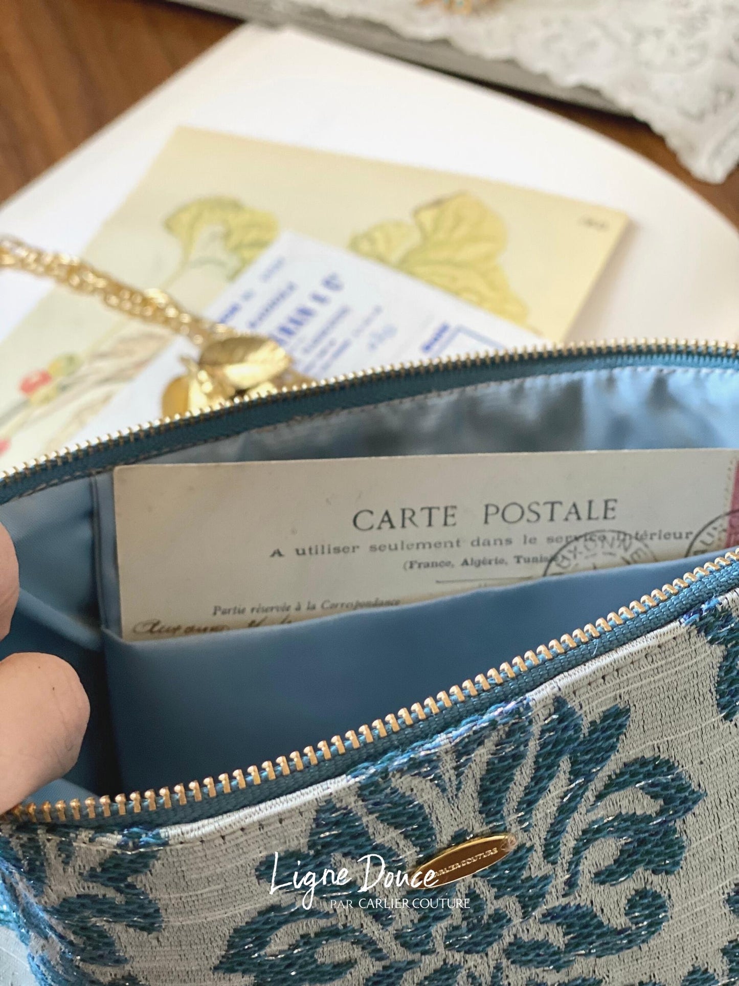 [Page réservée uniquement] Pochette jacquard confectionnée en Italie [Motif damassé/bleu]